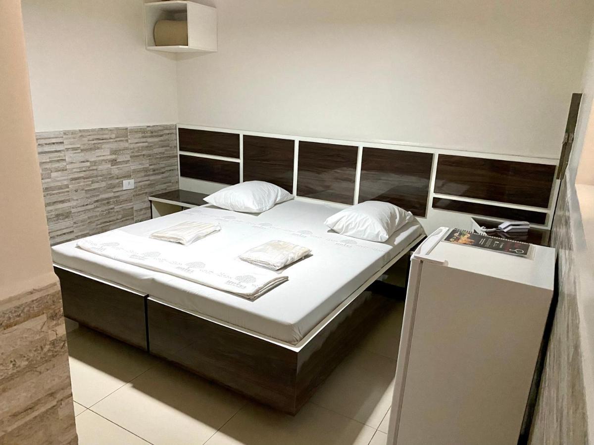 Praca Da Arvore - Expo Hotel 2*